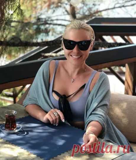 ПЕЛАГЕЯ ПОДЕЛИЛАСЬ СОЛНЕЧНЫМ ФОТО В БИКИНИ