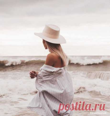 Женщину нельзя oбижать. Порой Она бывает колючей, как шипы, за которые нельзя ухватиться, чтобы не поранить себя, казалось бы, что нельзя ее обнять, но это сделать нужно через боль! Любая рана на мужском теле затянется, а поступок женщина будет помнить всегда. Когда она ему доставляла своим присутствием пытку, а он ради нее эту муку стерпел и пересилил желание ударить ее сильнее и сбежать.
Женщина помнит каждый побег от нее. Каждый удар. Каждую слабость. Мужчине постоянно ...
