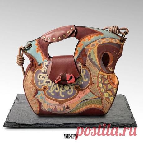 Восхитительная кожаная сумка "Ладья" — работа дня на Ярмарке Мастеров. Узнать цену и купить: https://www.livemaster.ru/ante-kovac
#handmade #design #craft #art #style #leather #livemaster #ярмаркамастеров #ручнаяработа #хендмейд #кожа #сумка #стиль #bag #роспись