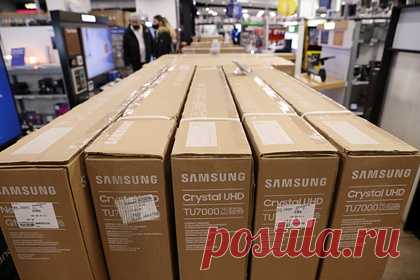 Samsung остановила экспорт своей продукции в Россию. Южнокорейская корпорация Samsung временно остановила экспорт всей своей продукции в Россию. Отмечается, что из-за сложившейся геополитической обстановки компания, среди прочего, прекращает поставки от микрочипов до смартфонов и бытовой электроники. О судьбе завода компании в Калужской области информации не поступало.