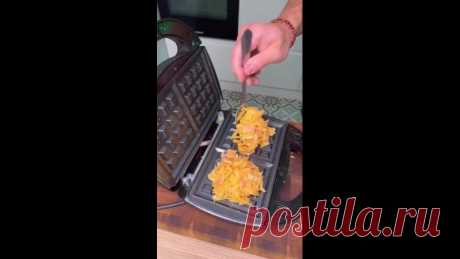 Картофельные вафли с сыром и беконом на завтрак