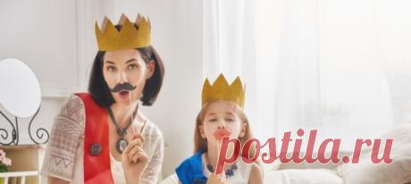 Ваша мать — душа компании и очаровательный человек. Но в семье не прощает малейшего промаха близким, превращаясь в тирана. Какие признаки отличают родителей-нарциссов? И как их выросшим детям справиться с травмой? #манипулирование #нарциссизм #познаниесебя