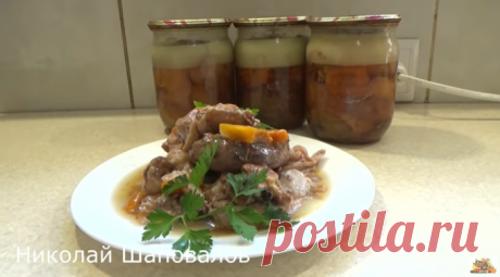 Вкусная тушенка-ассорти застывает в банке как холодец – удобная заготовка для длительного хранения: когда угодно открыл и съел