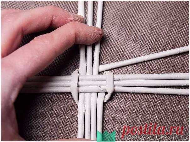 Корзинка из газетных трубочек / Плетение из газетных трубочек