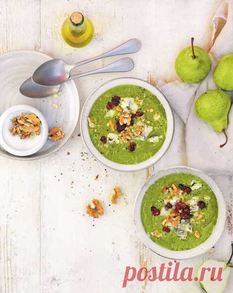 Суп-пюре с грушей и брокколи Быстрые в приготовлении и легкие супы-пюре хороши в любое время года. Но летом, в знойный полдень, тарелка такого супа вполне может стать полноценным обедом.