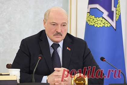 Кремль оценил заявление Лукашенко об угрозе переворота в Узбекистане. Высказывания президента Белоруссии Александра Лукашенко об угрозе переворота в Узбекистане — тема для общения Минска с Ташкентом. Об этом заявил представитель Кремля Дмитрий Песков. Таким образом пресс-секретарь ответил на вопрос журналистов, поддерживают в Кремле опасения Лукашенко.