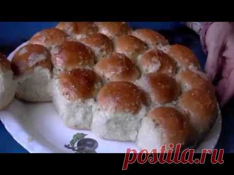 Украинские пампушки с чесноком и кориандром.