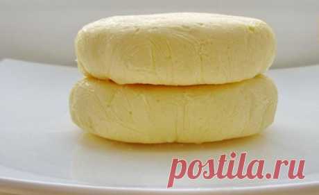 Вкусно, экономно и полезно: раскрываю секрет, как из двух литров молока сделать килограмм отменного домашнего сыра