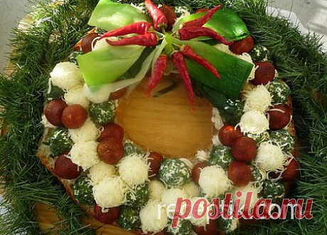 Очень вкусный рождественский сырный венок. Необычно.