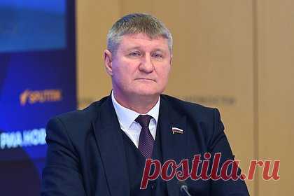 В России пообещали США расплату за передачу Украине кассетных боеприпасов. Депутат Государственной Думы от крымского региона Михаил Шеремет пообещал США расплату за передачу Украине кассетных боеприпасов. Шеремет назвал решение США античеловечным. По его словам, уже было зафиксировано несколько прецедентов, когда «поставленное оружие Украине стреляет в Европе».