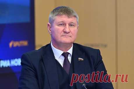 В России пообещали США расплату за передачу Украине кассетных боеприпасов. Депутат Государственной Думы от крымского региона Михаил Шеремет пообещал США расплату за передачу Украине кассетных боеприпасов. Шеремет назвал решение США античеловечным. По его словам, уже было зафиксировано несколько прецедентов, когда «поставленное оружие Украине стреляет в Европе».