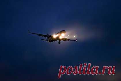 Пилоты заметили красный шар во время полета над Россией