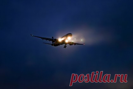 Пилоты заметили красный шар во время полета над Россией