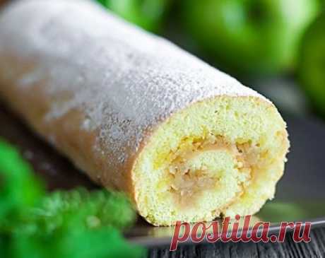 Бисквитный рулет с яблочной начинкой