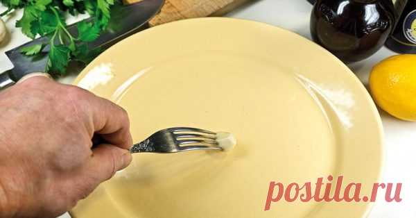 Ось для чого натирати тарілку часником. Тепер я теж використовую цю хитрість Деякі кулінарні секрети наскільки прості, настільки й цінні. Беріть їх на озбpоєння, користуйтеся ними, і навіть при готуванні найпростіших страв вам вдасться створювати гастрономічні смаколики. При цьому зможете заощадити час, кошти і сили.



22 хитрощі від шеф-кухаря. Джерело



Горішки, такі, як