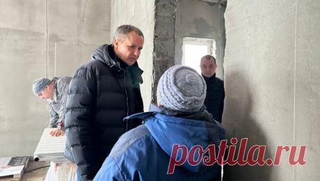 Гладков осмотрел места обстрелов в Шебекинском городском округе. Губернатор Белгородской области Вячеслав Гладков и глава Шебекинского городского округа Владимир Жданов посетили населенный пункт Шебекино, подвергшийся обстрелу со стороны украинских войск. Об этом руководитель региональной администрации ...