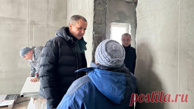 Гладков осмотрел места обстрелов в Шебекинском городском округе. Губернатор Белгородской области Вячеслав Гладков и глава Шебекинского городского округа Владимир Жданов посетили населенный пункт Шебекино, подвергшийся обстрелу со стороны украинских войск. Об этом руководитель региональной администрации ...