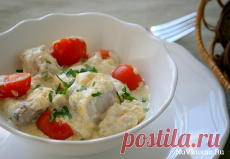 Треска запечённая с сыром и томатами ·