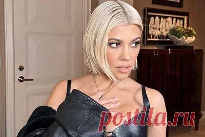 Сестра Кардашьян изменилась до неузнаваемости и удивила фанатов. Американская телезвезда Кортни Кардашьян сменила имидж и удивила поклонников преображением. Старшая сестра Ким Кардашьян поделилась серией фотографий, на которых она позирует в кожаном наряде. На кадрах видно, что бизнесвумен изменилась до неузнаваемости, а именно, сделала каре и стала платиновой блондинкой.