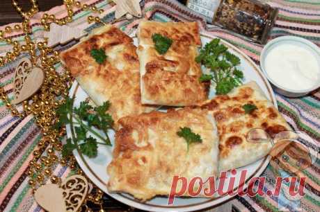 Конвертики из лаваша с сыром: быстрая и вкусная выпечка - Пошаговые рецепты без мяса, без дрожжей, без муки, без яиц Конвертики из лаваша на новогодние праздничные дни – сытное дополнение к застолью! Внутри – сочный овощной сюрприз и много зелени