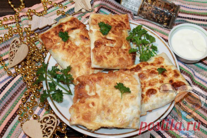 Конвертики из лаваша с сыром: быстрая и вкусная выпечка - Пошаговые рецепты без мяса, без дрожжей, без муки, без яиц Конвертики из лаваша на новогодние праздничные дни – сытное дополнение к застолью! Внутри – сочный овощной сюрприз и много зелени