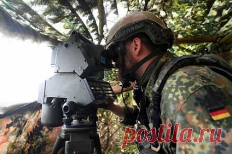 Германия перебросит более сотни военных в Литву. Бундесвер перебросит более сотни солдат и военную технику в Литву для усиления восточного фланга НАТО. Об этом сообщает немецкое издание Bild со ссылкой на представителя 41-й танковой гренадерской бригады. Военнослужащих и технику доставят кораблем в литовскую Клайпеду.