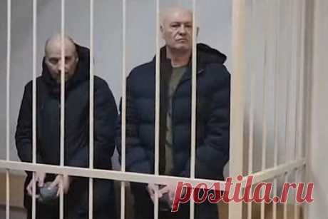 Владельца модного клуба Петербурга обвинили в расправе над своим телохранителем. Октябрьский районный суд Санкт-Петербурга арестовал владельца модного клуба «Грибоедов» Олега Каштело, обвиняемого в расправе над своим телохранителем — бывшим спецназовцем Сергеем Максимовым, — которая была совершена 24 года назад. Также избрана мера пресечения предполагаемому сообщнику Александру Сивакову.