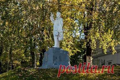 Памятнику революционеру в российском городе неожиданно поменяли облик