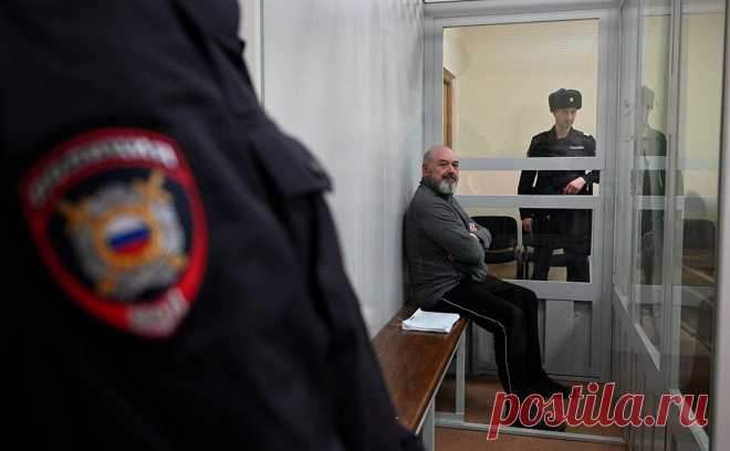 Для генерала Оглоблина попросили 12,5 лет лишения свободы. Прокурор попросил приговорить к 12 годам 6 месяцам лишения свободы бывшего начальника управления планирования связи Главного управления связи ВС РФ Александра Оглоблина за получение взятки в размере 12 млн рублей.