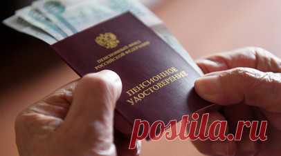 «Восстановление социальной справедливости»: в Госдуме предложили в конце года выплатить пенсионерам 13-ю пенсию. В Госдуме выступили с предложением выплатить 13-ю пенсию в декабре всем пожилым людям, получающим страховую пенсию по старости. Письмо с такой инициативой направил премьер-министру Михаилу Мишустину глава фракции «Справедливая Россия — За правду» Сергей Миронов. По его словам, средняя пенсия сейчас вчетверо уступает средней зарплате, поэтому такая выплата в конце года восстановит…