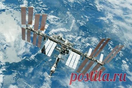 Рогозин оценил степень старения МКС. Глава «Роскосмоса» Дмитрий Рогозин оценил степень изношенности Международной космической станции. По его словам, этот показатель исследовали российские и американские эксперты. Они пришли к выводу, что МКС способна проработать без особых проблем до 2025 года, но состояние станции нужно поддерживать.