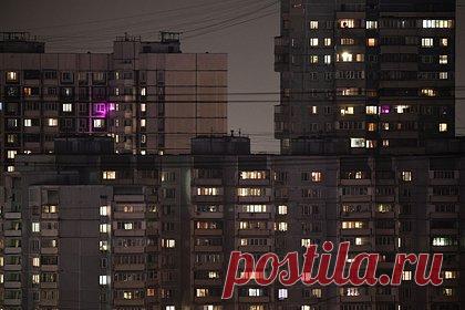 Энергоснабжение домов на северо-востоке Москвы полностью восстановили. Мэр Москвы Сергей Собянин сообщил об устранении последствий аварии на электроподстанции «Россетей» в Бескудниковском районе города. По слова градоначальника, «все дома запитаны» по постоянной схеме электроснабжения, однако не мене двадцати бригад все еще продолжают дежурить для оперативного решения возможных жалоб.