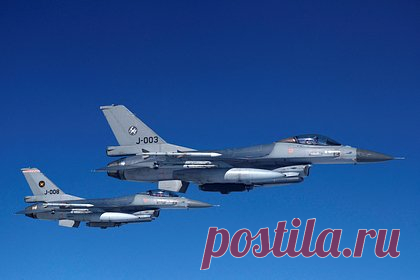 В Пентагоне заявили о начале переобучения украинских пилотов на F-16 в Дании. Пресс-секретарь Пентагона Патрик Райдер рассказал, что украинские пилоты начали переобучение на американских истребителях F-16 в Дании. По его словам, в ближайшее время украинские летчики приедут в США и пройдут первичные курсы английского языка, после чего смогут приступить к летной подготовке.