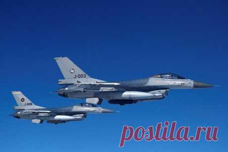 В Пентагоне заявили о начале переобучения украинских пилотов на F-16 в Дании. Пресс-секретарь Пентагона Патрик Райдер рассказал, что украинские пилоты начали переобучение на американских истребителях F-16 в Дании. По его словам, в ближайшее время украинские летчики приедут в США и пройдут первичные курсы английского языка, после чего смогут приступить к летной подготовке.