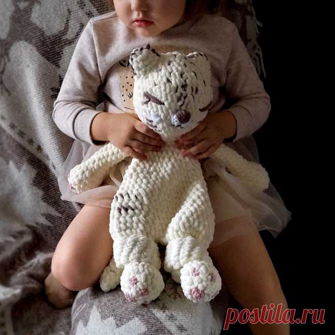 PDF Леопард комфортер крючком. FREE crochet pattern; Аmigurumi animal patterns. Амигуруми схемы и описания на русском. Вязаные игрушки и поделки своими руками #amimore - комфортер для малышей из плюшевой пряжи, большой плюшевый леопард.