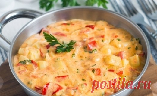 Овощной паприкаш из кабачков с помидорами Ингредиенты:Кабачки - 400 г Перец сладкий - 150 г Помидоры - 150 г Лук репчатый - 130 г Сметана - 170 г Мука - 1 ст.л. Вода - 50 мл +2 ст.л. Соль, перец по вкусу Паприка копченая - 0,5 ч.л. Растительное масло - 1...