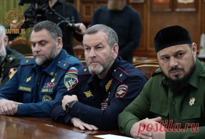 Глава МЧС Чечни после задержания в Дагестане появился на совещании Кадырова. Цакаева задержали 17 апреля на федеральном КПП, который не находится в ведении силовиков Дагестана.