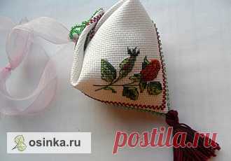 Вышивка в разных техниках игольниц, маячков для ножниц (из интернета)