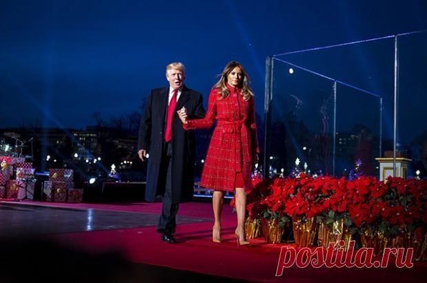 Дональд Трамп с супругой и дочерью зажгли огни на праздничной елке в Белом Доме