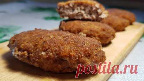 Микояновские котлеты: в чем секрет приготовления любимого блюда советских людей Советское население в тридцатых годах нуждалось в питательной и недорогой пище. И эту проблему частично решил Микоян в 1936 г., обеспечив граждан дешевым, а главное обильным завтраком в виде...