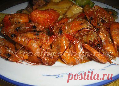 Креветки с острым соусом, блюдо  быстрого приготовления и очень вкусное. Можно готовить как праздничное или повседневное блюдо. На гарнир к нему можно подать отварной рис  или тушеными овощами.