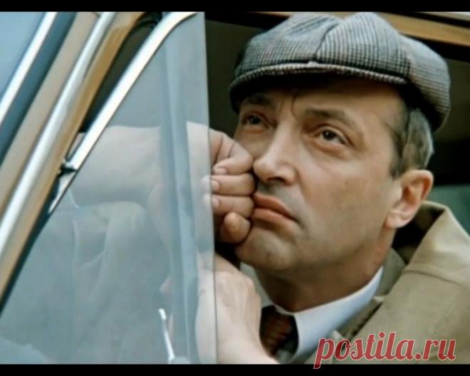 Valeri Denisov
загружено 04.09.2015
Альбом: МОИ ЛЮБИМЫЕ АКТЕРЫ=МУЖЧИНЫ.
М. Казакову Неполноценность Мишу гложет, Он хочет то, чего не может, И только после грамм двухсот Он полноценный идиот. Все знают Мишу Казакова, Всегда отца, всегда вдовца. Начала много в нем мужского, Но нет мужского в нем конца. В.Гафт.