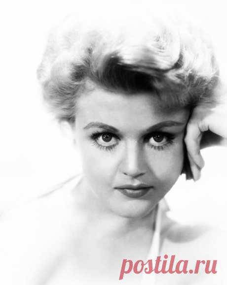 Анджела Лэнсбери, 16 октября, 1925
• 11 октября 2022