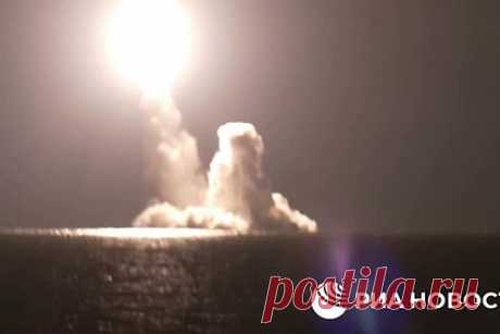 Испытание ракеты «Булава» в акватории Белого моря попало на видео. Испытание баллистической ракеты «Булава», запущенной с подводного крейсера «Император Александр III» в акватории Белого моря по боевому полю Кура на Камчатке, попало на видео. Его показали Минобороны России. По данным министерства, запуск ракеты стал финальным элементом испытаний крейсера.