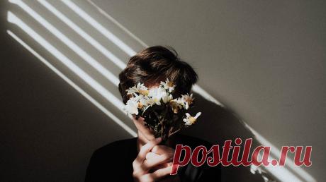 В жизни современных подростков много тревог. И ничто так не обостряет их, как влюбленность. Какие советы могут дать родители? Делимся отрывками из книги «Спокойно, ты справишься!». Вы можете найти здесь идеи для разговора или дать прочитать пост тому, кто в этом нуждается.