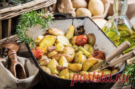 Лучший картофель в духовке, который вы когда-либо пробовали В сложных блюдах всегда есть некая основа, вокруг которой уже расставляются вкусовые акценты. По идее, на тарелке с жареной говядиной, йоркширским пудингом и картофелем главная роль должна быть у ростбифа. Однако по английской логике вещей важна каждая составная часть этого блюда, и все они требуют