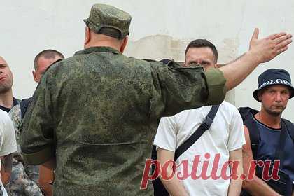 Назначение «доброго военкома» из мема вице-премьером региона России объяснили. Губернатор Забайкальского края Александр Осипов объяснил назначение героя мемов о добром военкоре Николая Захарова на пост вице-премьера правительства региона. «Насколько я понимаю, по состоянию здоровья Захаров в полном объеме службу продолжить не сможет. А нам кадры хорошие нужны», — заявил он изданию Daily Storm.