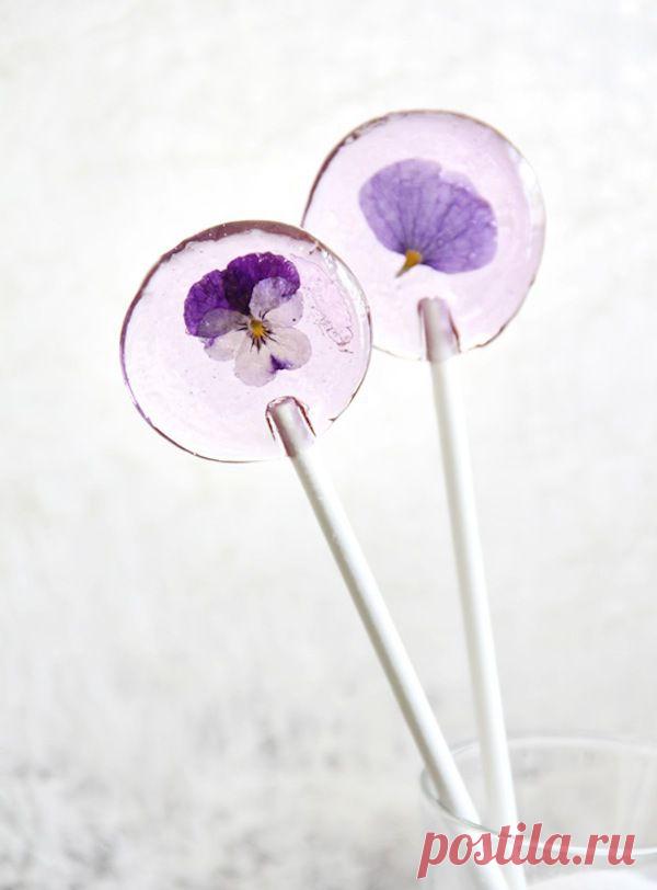 домашний леденец с фиалкой
