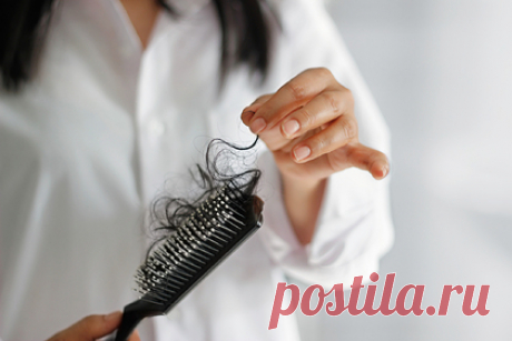 Волосы девушки начали выпадать клочьями после услуги в салоне за 75 тысяч рублей. Клиентка салона красоты показала результат неудачного наращивания волос и удивила пользователей сети. Сначала жительница США Лара Титмус (Lara Titmus) продемонстрировала свою опрятную прическу до процедуры, а затем приложила фото, на которых видно, что после наращивания ее волосы остались спутанными у корней.