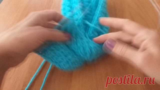 Сапожки с косами на 2 спицах . Вязание спицами.